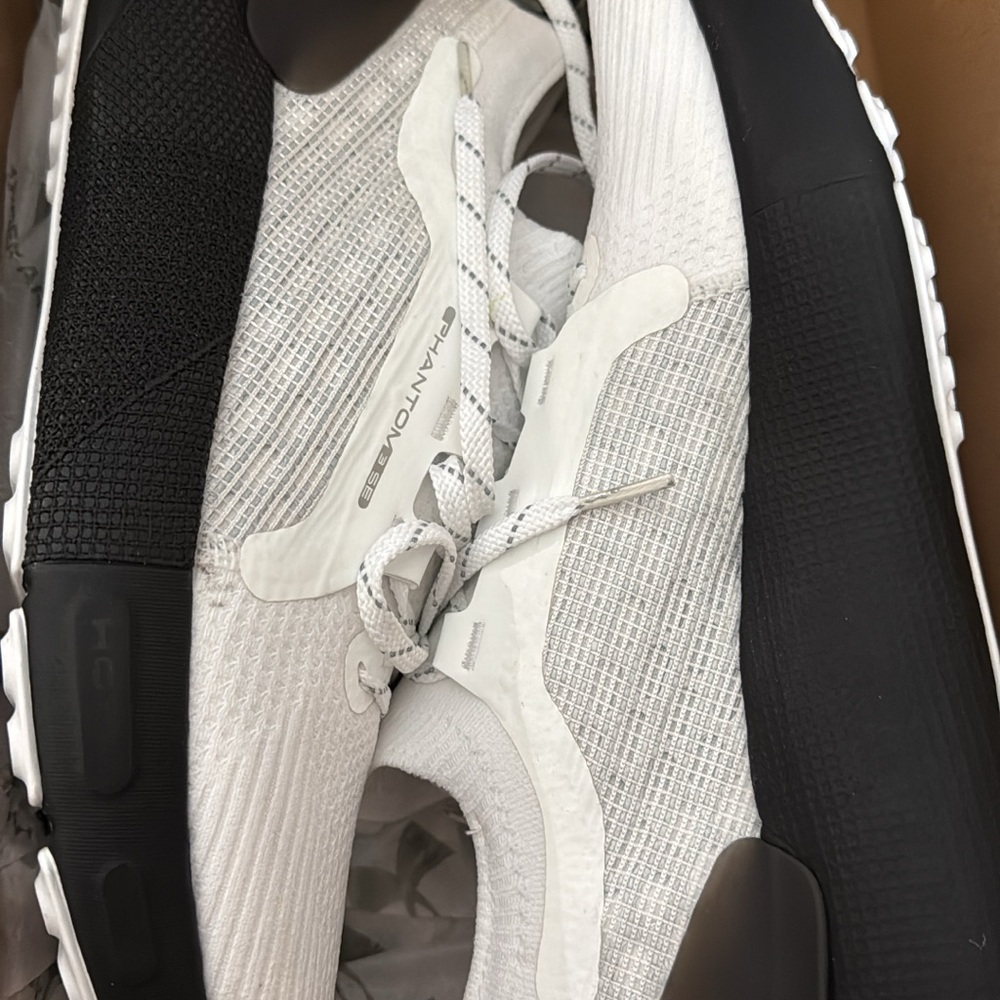 Under Armour Running Phantom Sneakers in White and Black men’s size 12